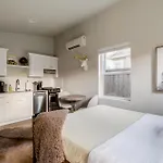 Stay Portland Collection - Urban Cabin Studio - Breweries & Local Eateries