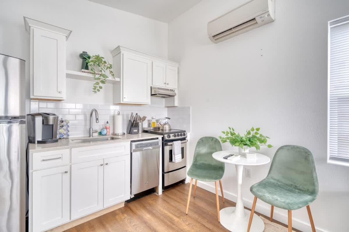 - Urban - Breweries & Local Eateries Apartment *